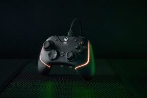 Razer Xbox Gaming Controller Wired Wolverine V2 3.5mm Chroma 6 Additional Multi-function Buttons - Black